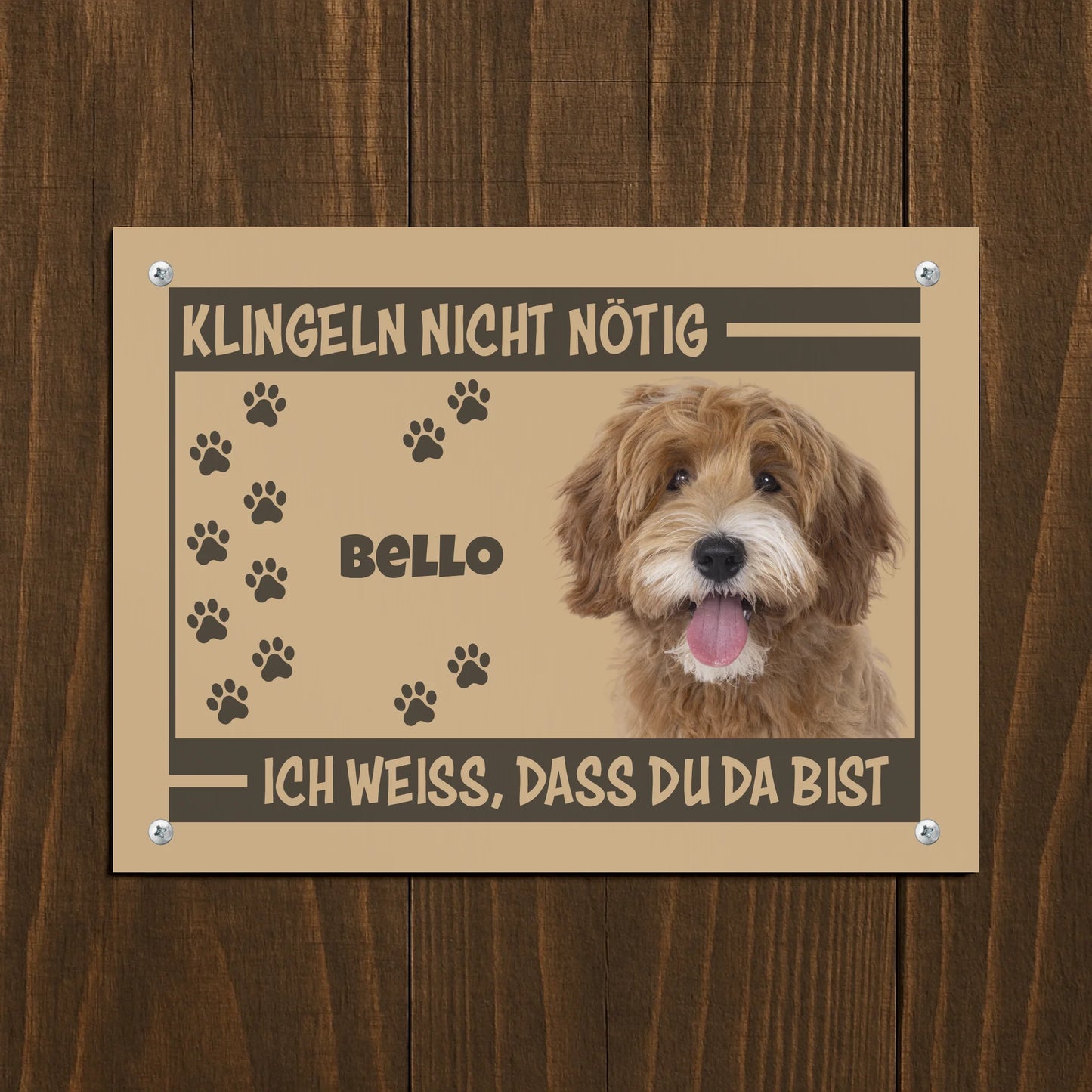Metallschild Mockup Holzwand Petnovia