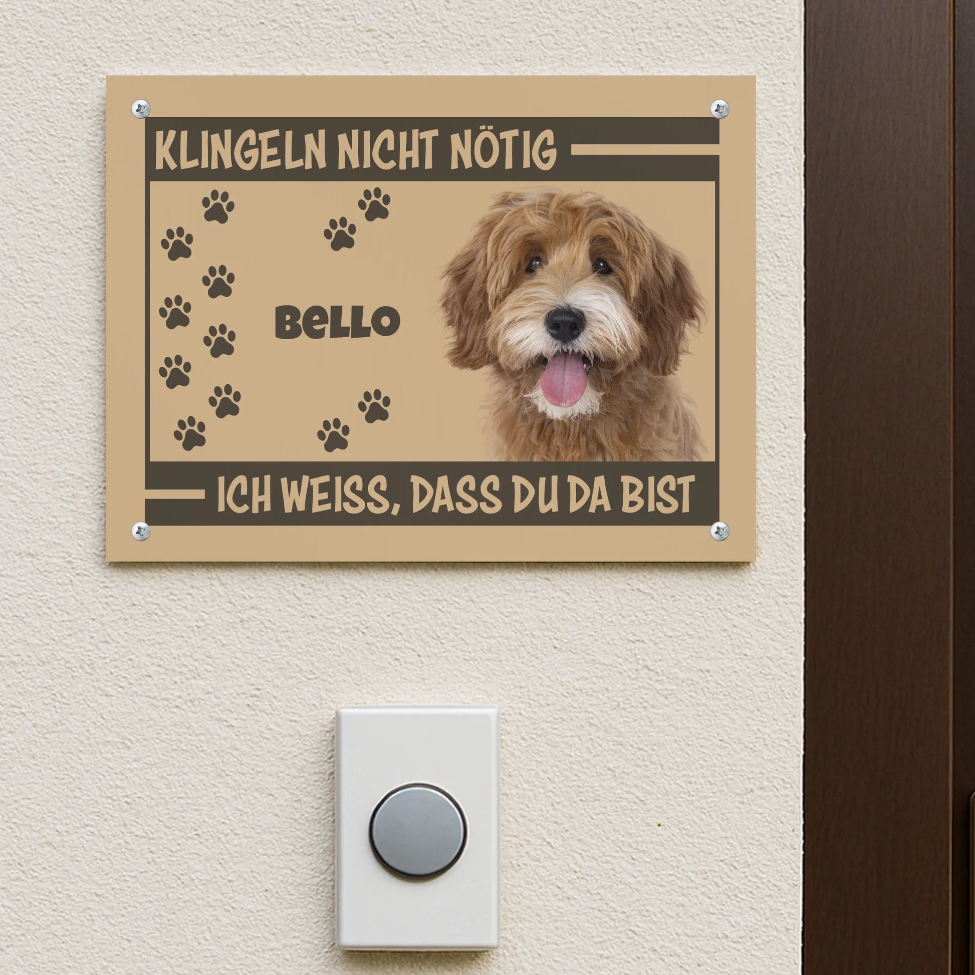 Metallschild Mockup Hauswand Petnovia
