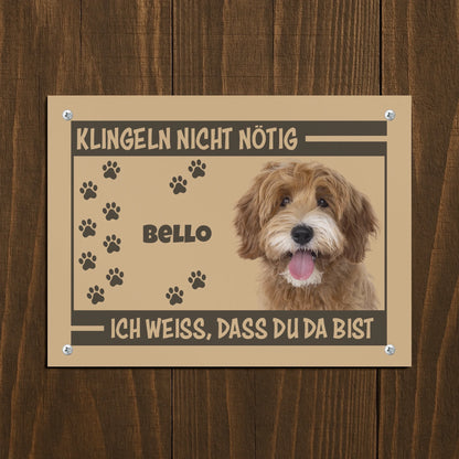 Metallschild Mockup Holzwand Petnovia