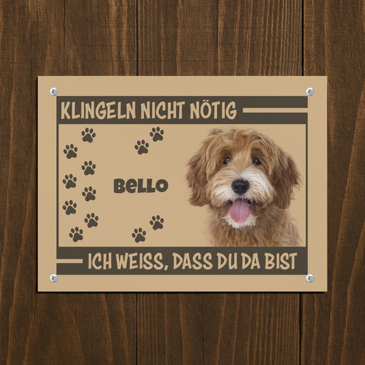 Metallschild Mockup Holzwand Petnovia